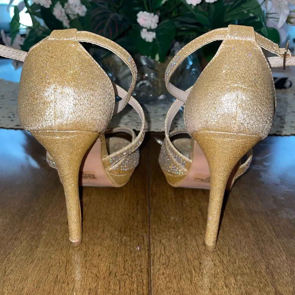 Women’s Gold High Heel Pumps Size 7.5 Elegant Party Holiday Dress Shoes - Picture 5 of 6